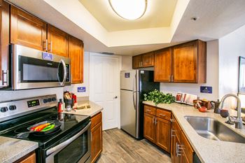 North Tempe Apartments with Full Kitchen with Stainless Steel Appliances